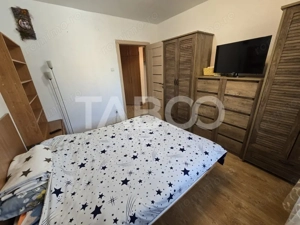 Apartament decomandat 3 camere balcon pivnita lift Vasile Aaron Sibiu - imagine 15