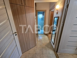 Apartament decomandat 3 camere balcon pivnita lift Vasile Aaron Sibiu - imagine 19