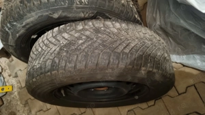 Cauciucuri de iarna montate pe janta de tabla  original. Marimea 215/60R 16.  - imagine 3