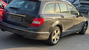 Vând Mercedes C180