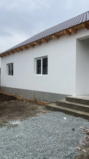 Casă Lumina, 90 mp utili, zonă cu infrastructura, preț 95000 euro - imagine 2