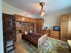 Casă / Vilă cu 5 camere de vânzare în Aleșd zona Ultracentral - imagine 3