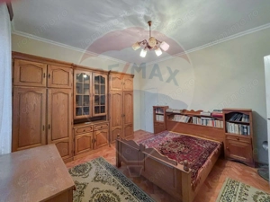 Casă / Vilă cu 5 camere de vânzare în Aleșd zona Ultracentral - imagine 7