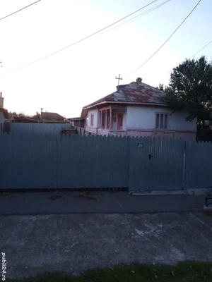 Casă bătrânească de vanzare