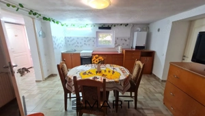 Apartament 2 camere la demisolul unei case,  zona Sub Arini - imagine 3