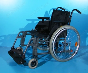 Scaun cu rotile - Etac   latime sezut 47 cm