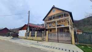 Casă de vânzare în comuna Corbeni, sat Oeștii Pământeni, Județ Argeș. - imagine 17