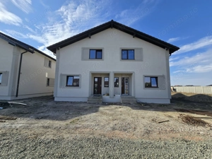 Duplex Locație centrală   Toate utilitățile   La asfalt   Moșnița Veche