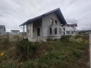 Casa de 140 mp, pe 2 nivele, 4 camere, oras Beclean