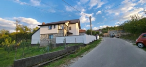 Vila de vanzare in comuna Valeni, judetul  Dambovita - peisaj de vis, aer curat si liniste deplina - imagine 2