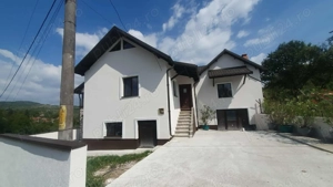 Vila de vanzare in comuna Valeni, judetul  Dambovita - peisaj de vis, aer curat si liniste deplina