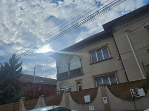 De închiriat   Clădire reprezentativă, pretabilă pentru grădiniță, clinica, birouri sau scoala. - imagine 9