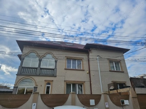 De închiriat   Clădire reprezentativă, pretabilă pentru grădiniță, clinica, birouri sau scoala. - imagine 7