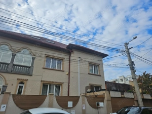 De închiriat   Clădire reprezentativă, pretabilă pentru grădiniță, clinica, birouri sau scoala. - imagine 6