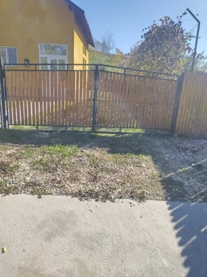Vând casă cu teren aferent, proprietate particulară.