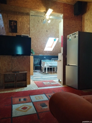 Inchiriez apartament 2cam.situat la etaj in vila la curte in Dumbrava-Rosie.