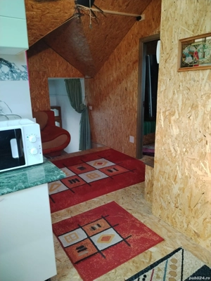 Inchiriez apartament 2cam.situat la etaj in vila la curte in Dumbrava-Rosie. - imagine 3