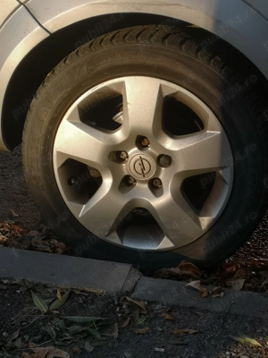 Vind 2 anvelope 205 55 16 all season, cu genta cu tot. 