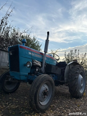 tractor ford 2000 + plug 