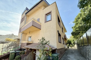 Casă practică, cu curte și parcare, în zona centrală - Parcul Carol