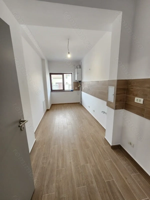 Vand apartament cu o curte proprie de 18 m - imagine 5