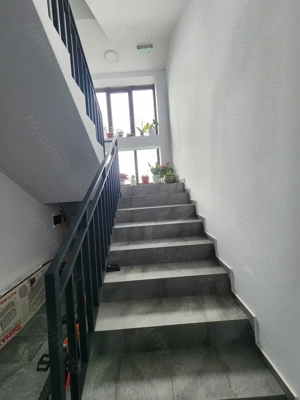 Vand apartament cu o curte proprie de 18 m - imagine 2