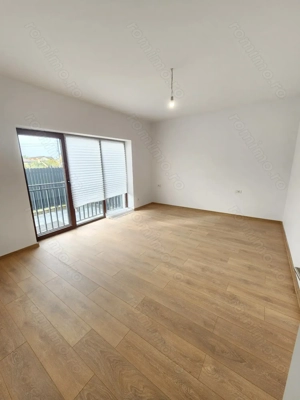 Vand apartament cu o curte proprie de 18 m - imagine 4