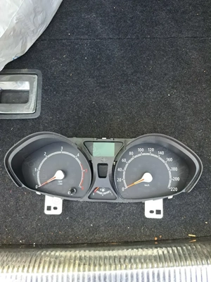 Ceasuri bord FORD FIESTA 2012,pompa apa - imagine 2