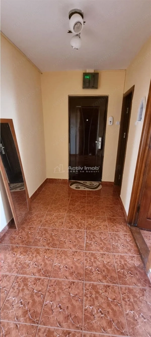 Apartament 3 camere decomandal Central langa Piata Centrala - imagine 17