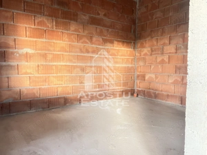 Casa individuala la rosu, teren 700mp, Giarmata - imagine 6