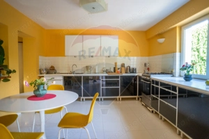 Casă / Vilă cu 10 camere si teren generos, Sos. Salaj - imagine 8