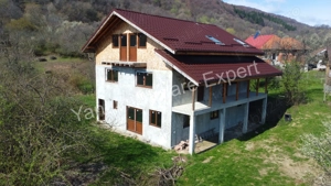 Casă de vacanță de vânzare în comuna Corbi, sat Poienarei, județ Argeș.