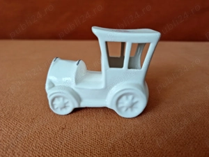 Bibelou masinuta confectionat din portelan 