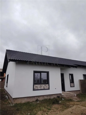 Duplex pe parter - Zona lini #537;tit #259;  - Pod mansardabil