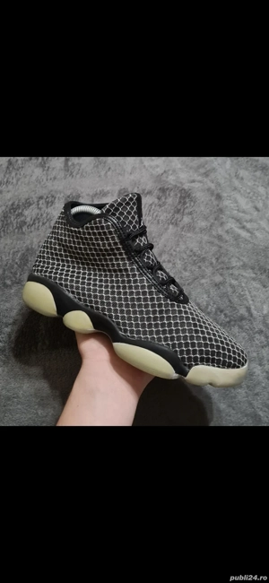 Jordan Horizon Black White