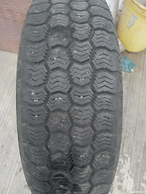 două anvelope de iarna cu tot cu jante 