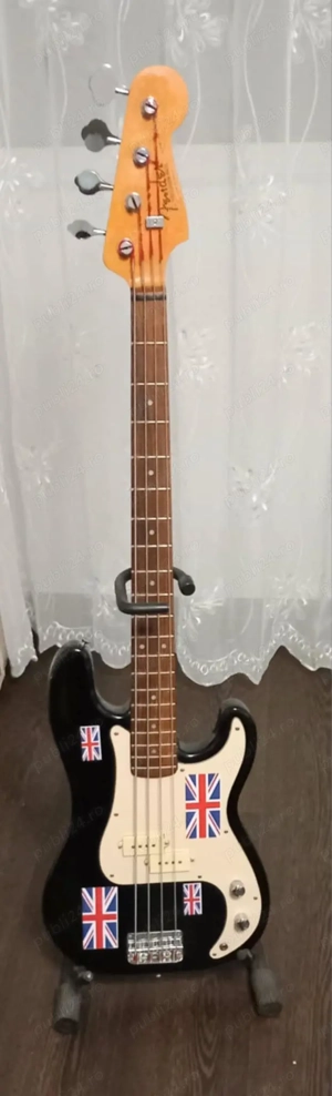 - Vand chitara Fender Precision Bass