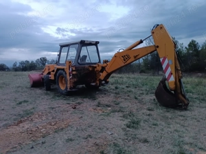 Vând buldoexcavator JCB