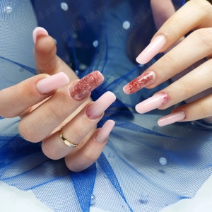 Oferta speciala manichiura-pedichiura