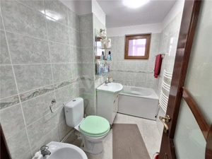 Apartament  3 camere semidecomandat, renovat si semi-mobilat, zona Cora-Bacau - imagine 11