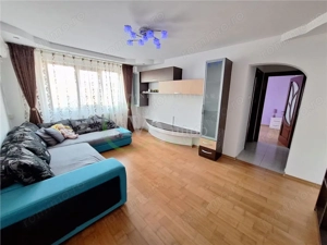 Apartament  3 camere semidecomandat, renovat si semi-mobilat, zona Cora-Bacau