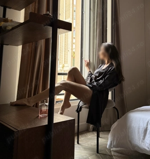 Julia Lianne - imagine 4