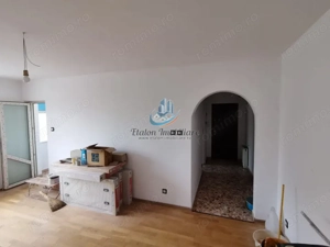 Ap. 3 camere semidecomandat, etaj 2, Piata Darmanesti