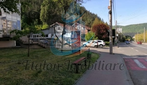 Apartament P+1, 4 camere, 2 bai, 3 balcoane, Zona Centrala Piatra Neamt - imagine 3