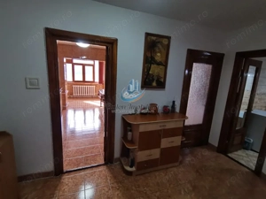 Apartament 3 camere, decomandat, 1 Mai - imagine 4