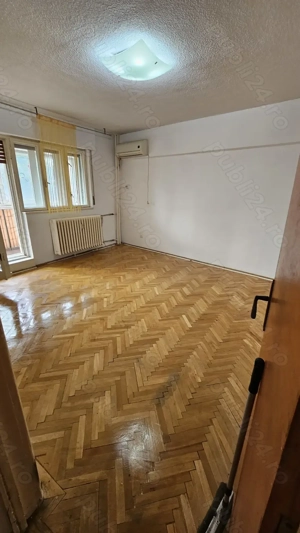 Vand apartament 4 camere ,cu vedere la CASA POPORULUI si CATEDRALA NEAMULUI! - imagine 5