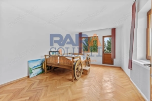 Vilă cu 6 dormitoare, 2 garaje, anexe multiple - 2076 mp teren - imagine 16 Vilă cu 6 dormitoare, 2 garaje, anexe multiple - 2076 mp teren - imagine 16