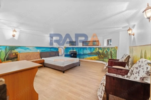 Vilă cu 6 dormitoare, 2 garaje, anexe multiple - 2076 mp teren - imagine 18 Vilă cu 6 dormitoare, 2 garaje, anexe multiple - 2076 mp teren - imagine 18