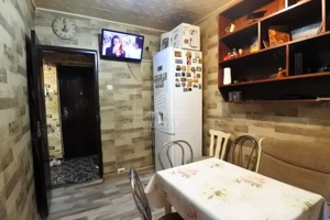 Zona Miron Costin - etajul 2 - apartament 3 camere nedecomandate - imagine 6