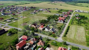 Casă spațioasă în Frumușeni, cu teren generos de 1200 mp - imagine 2